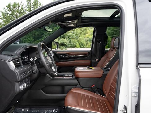 Used 2024 GMC Yukon Denali Ultimate AWD/4WD image 25