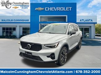 Used 2025 Volvo XC40 B5 Ultra video 1