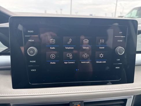 New 2025 Volkswagen Taos SE image 38