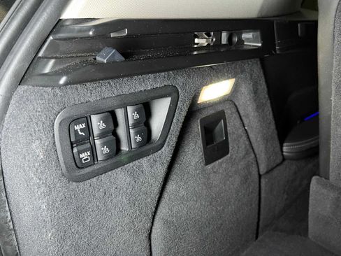 Used 2019 BMW X7 xDrive50i w/ Premium Package AWD/4WD image 18