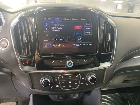 Certified 2023 Chevrolet Traverse LT w/ Rear Camera Mirror Package FWD image 13