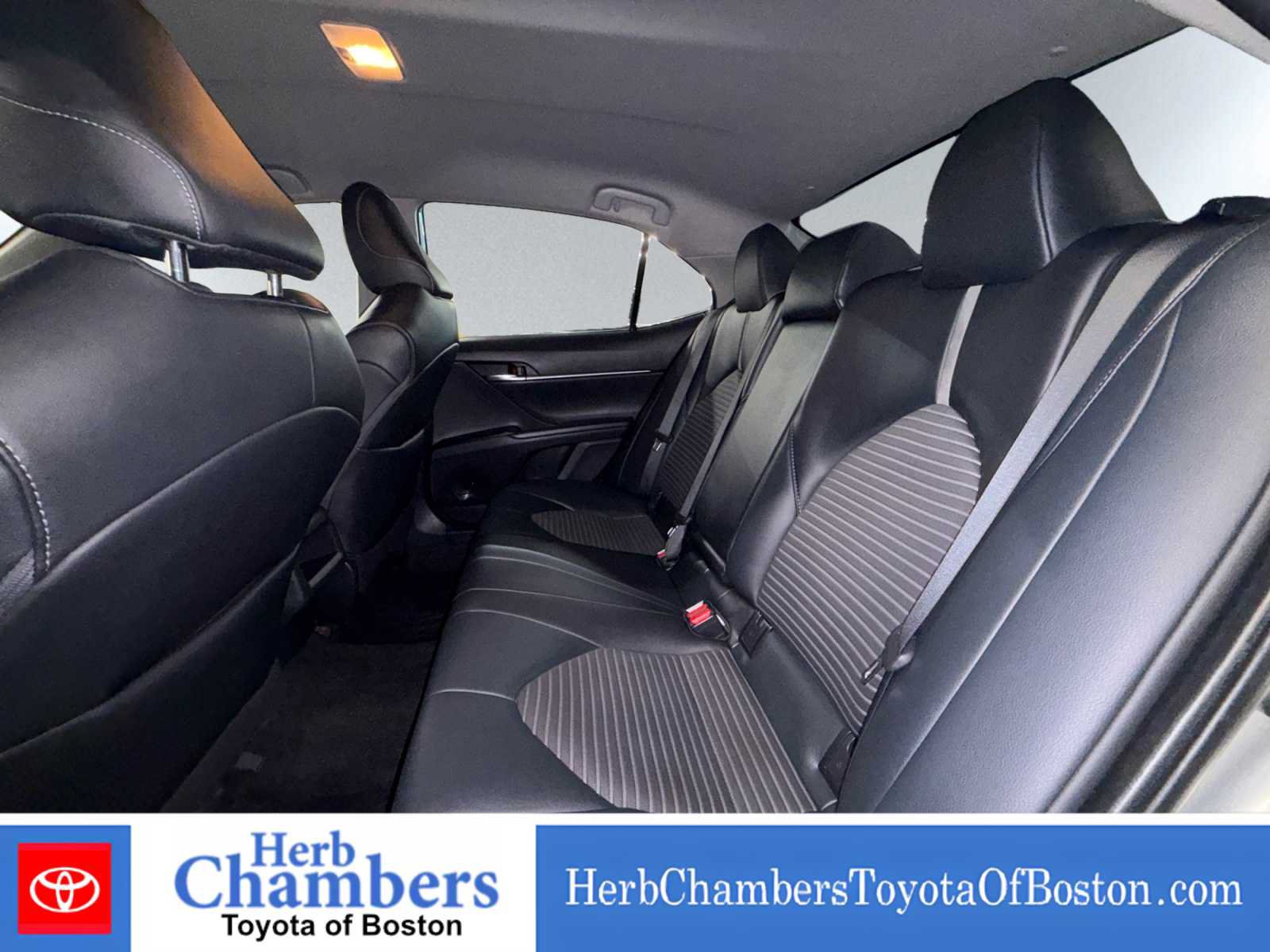 Used 2020 Toyota Camry SE FWD image 17