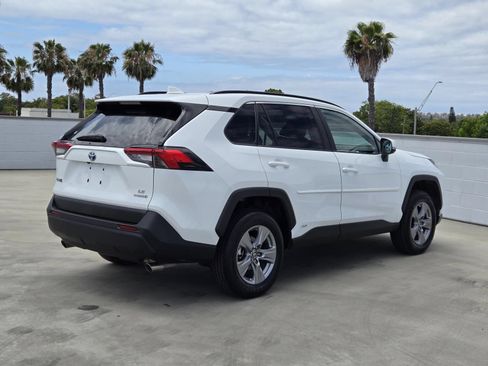 Used 2024 Toyota RAV4 LE AWD/4WD image 4