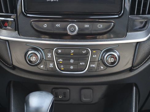 Used 2023 Chevrolet Traverse LT image 22