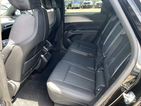 Used 2024 Cadillac Lyriq Tech RWD image 18