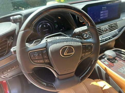 Used 2024 Lexus LS 500h AWD w/ Luxury Package image 15