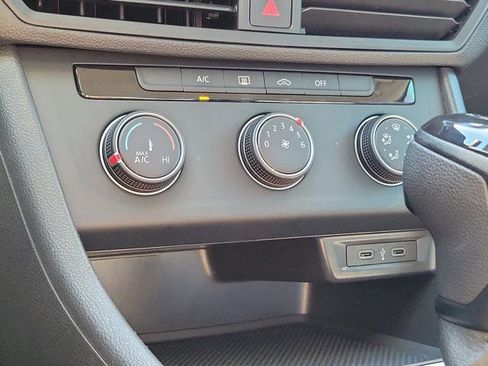 Used 2023 Volkswagen Jetta S image 27