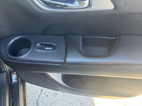 Used 2015 Nissan Pathfinder SL image 38