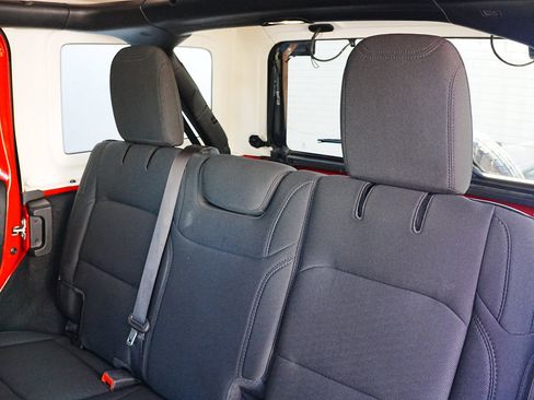 Used 2020 Jeep Wrangler Unlimited Sahara image 15