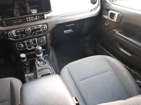 Used 2024 Jeep Wrangler Sport S image 38