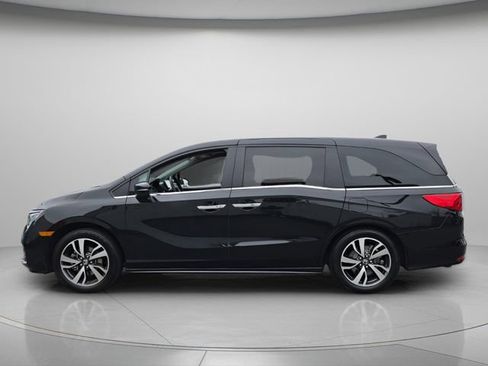 Used 2024 Honda Odyssey Touring image 3
