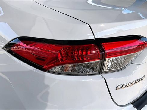 Used 2022 Toyota Corolla LE image 28