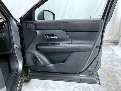 Certified 2025 Nissan Kicks SR image 17