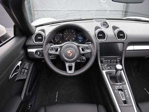 New 2025 Porsche 718 Boxster image 18