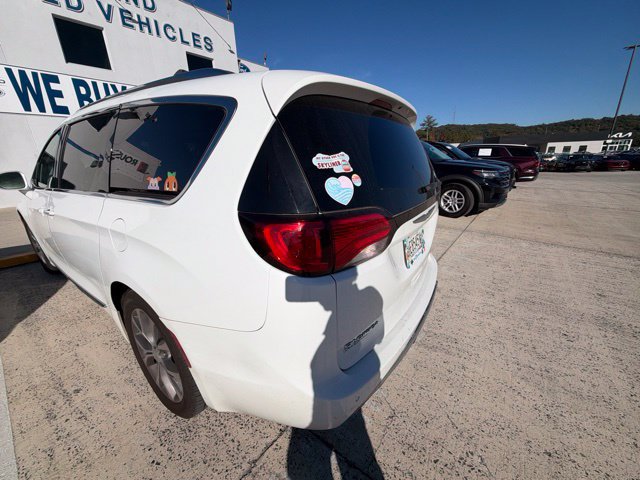 Used 2017 Chrysler Pacifica Limited FWD image 28