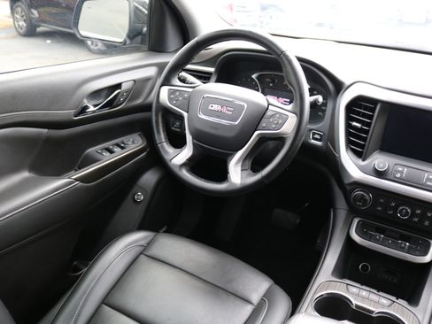 Used 2023 GMC Acadia SLT image 25