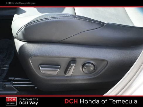 Used 2022 Toyota Venza XLE AWD/4WD image 18