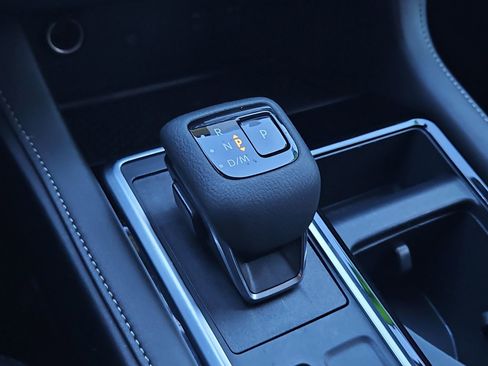 Certified 2025 Nissan Pathfinder SL image 17