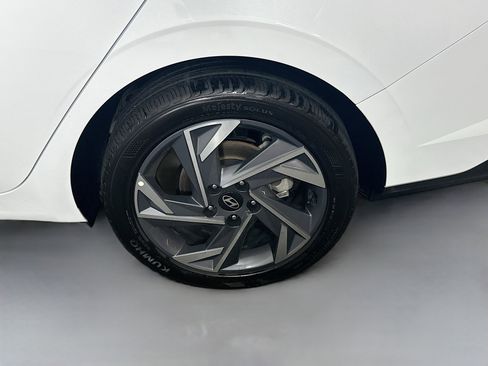 Used 2025 Hyundai Elantra Sport FWD image 28