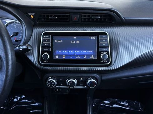 Used 2019 Nissan Kicks S image 17