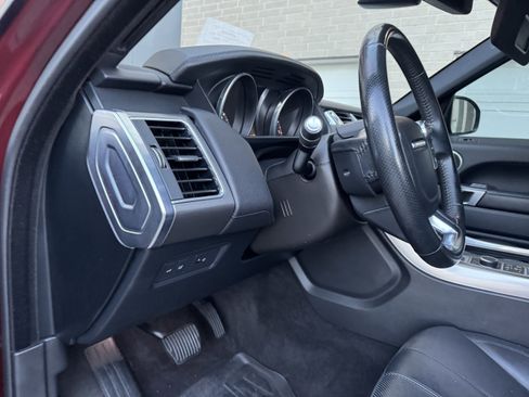 Used 2016 Land Rover Range Rover Sport SE image 18