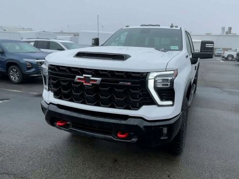 New 2026 Chevrolet Silverado 2500 ZR2 w/ LPO, Dark Essentials Package image 5