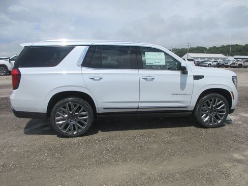 New 2026 GMC Yukon Denali Ultimate AWD/4WD image 3