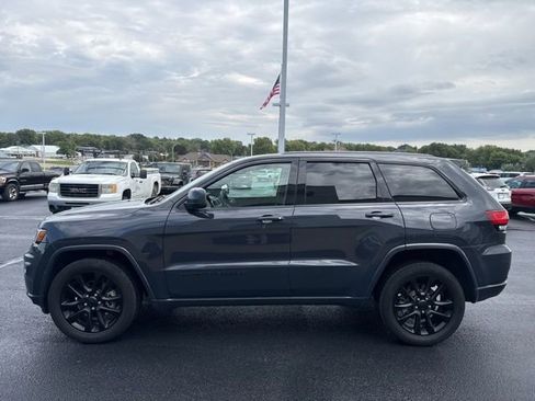 Used 2017 Jeep Grand Cherokee Altitude image 5