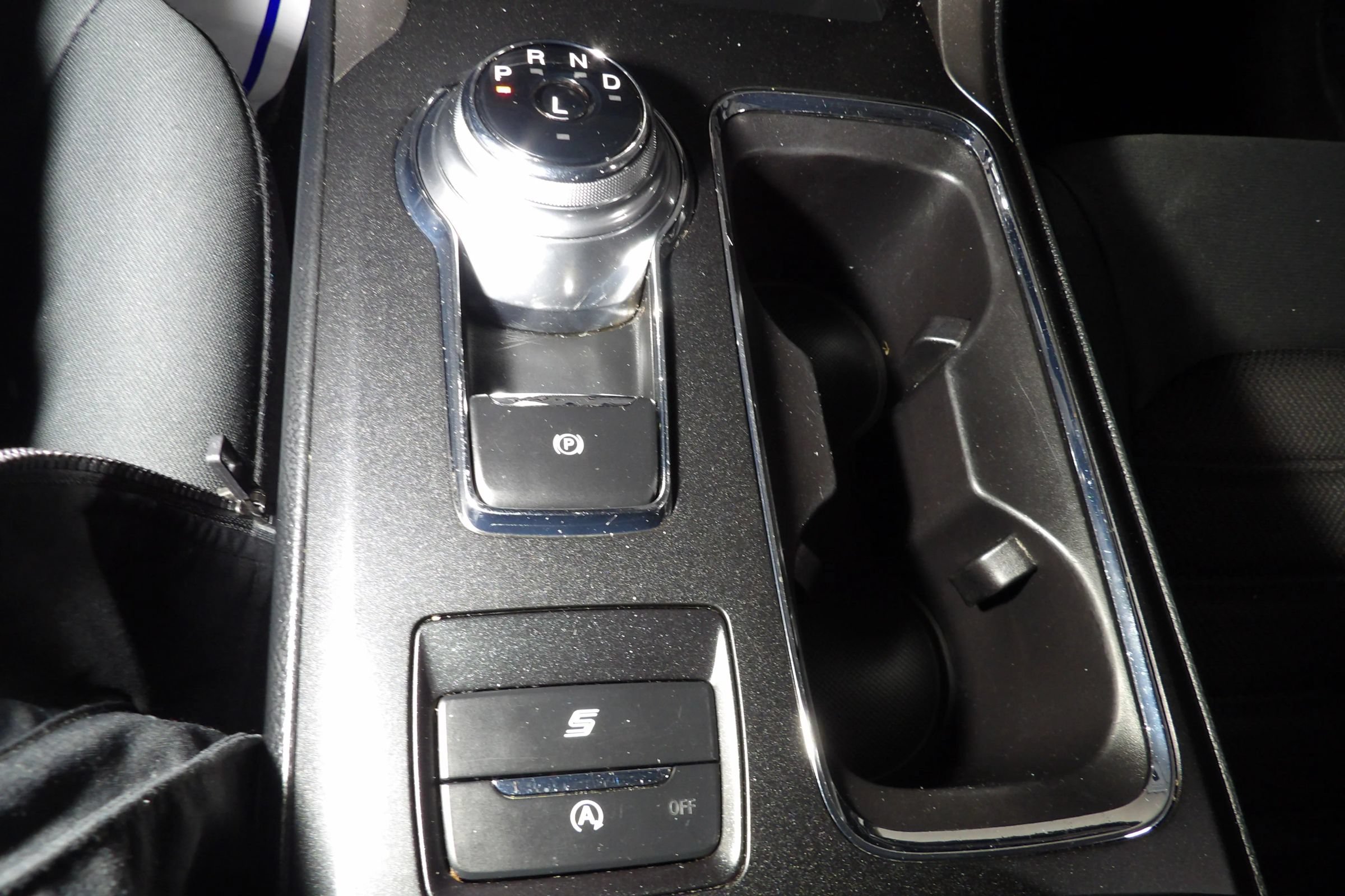 Used 2020 Ford Fusion SE FWD image 12