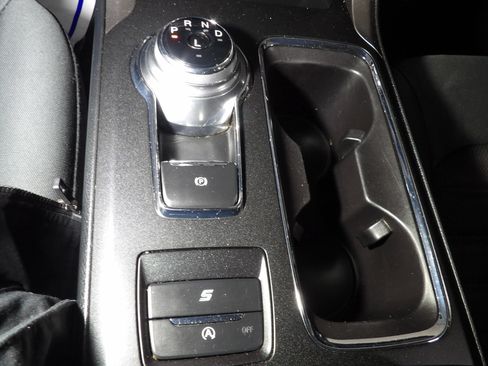 Used 2020 Ford Fusion SE FWD image 12
