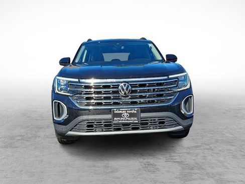 Used 2025 Volkswagen Atlas SE image 2