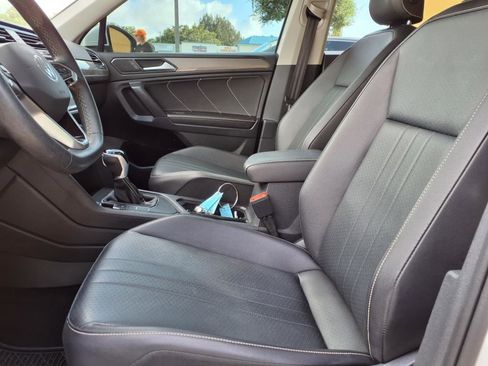 Used 2022 Volkswagen Tiguan SE w/ Panoramic Sunroof Package image 14
