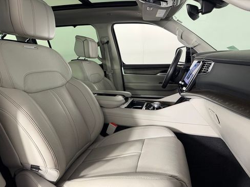 Certified 2023 Jeep Grand Wagoneer 4WD image 37