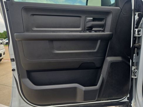 Used 2024 RAM 2500 Tradesman w/ Chrome Appearance Group image 19