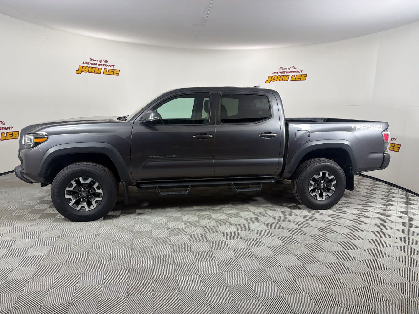 Used 2021 Toyota Tacoma TRD Off-Road w/ Technology Package AWD/4WD image 2