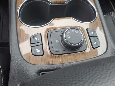 Used 2021 GMC Acadia SLE w/ Driver Convenience Package image 23