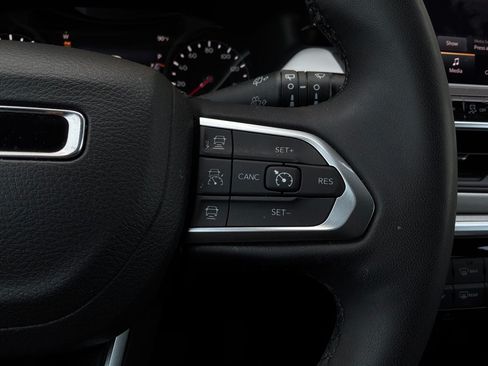 Used 2025 Jeep Compass Limited AWD/4WD image 37