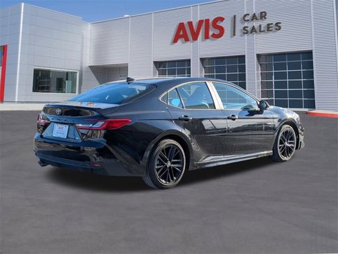 Used 2025 Toyota Camry SE image 6
