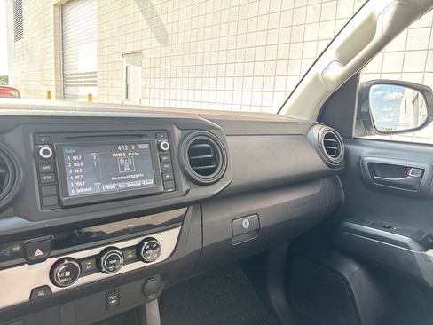 Used 2018 Toyota Tacoma SR RWD image 15