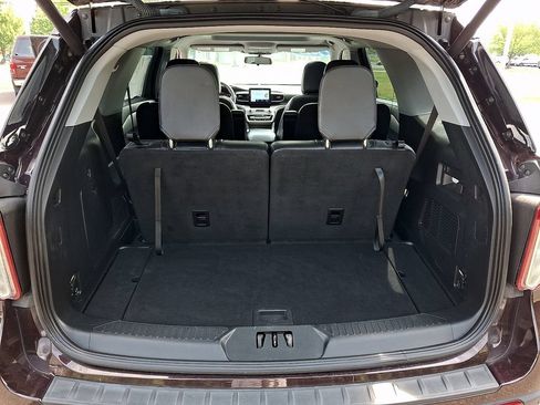 Used 2022 Ford Explorer XLT w/ Equipment Group 202A AWD/4WD image 30