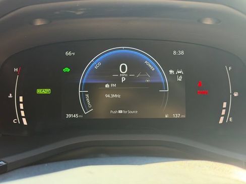 Used 2025 Toyota Camry SE FWD image 11