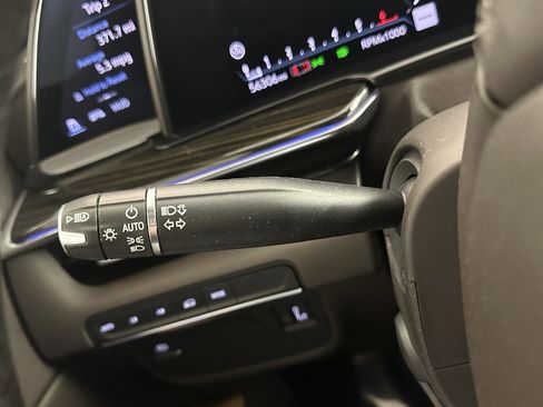 Used 2022 Cadillac Escalade ESV Premium Luxury image 34