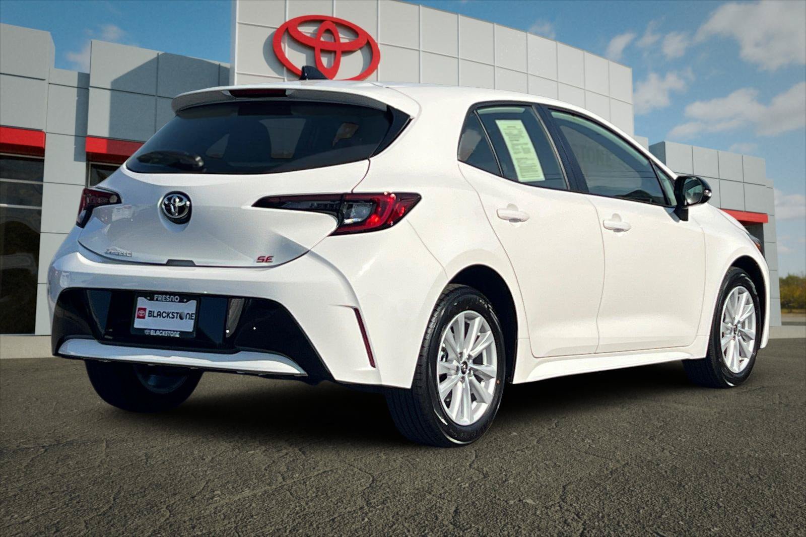 Used 2027 Toyota Corolla SE w/ SE Premium Package FWD image 3