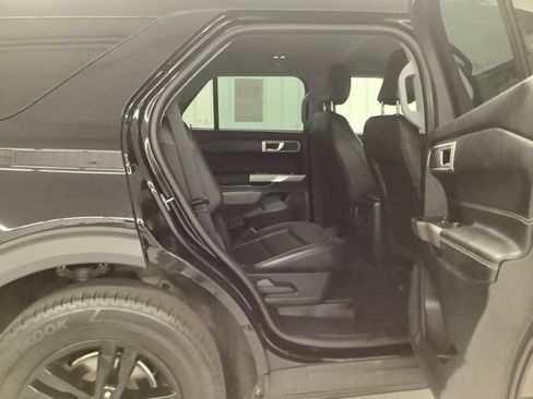 Used 2023 Ford Explorer XLT AWD/4WD image 10