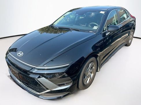 Used 2025 Hyundai Sonata SE FWD image 2