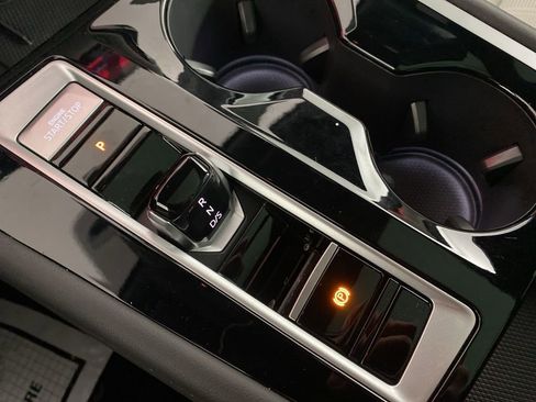 Used 2025 Volkswagen Atlas Cross Sport SEL Premium R-Line image 6