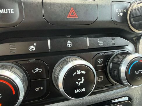 Used 2022 RAM 1500 Big Horn AWD/4WD image 33