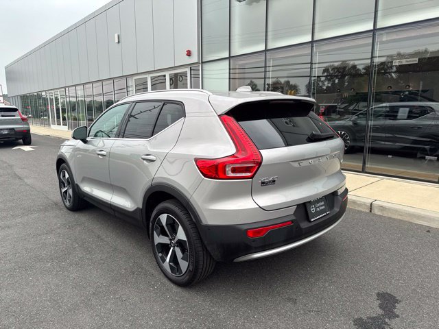 Certified 2025 Volvo XC40 B5 Plus AWD/4WD image 3