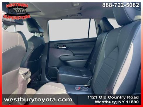 Used 2021 Toyota Highlander XLE image 15