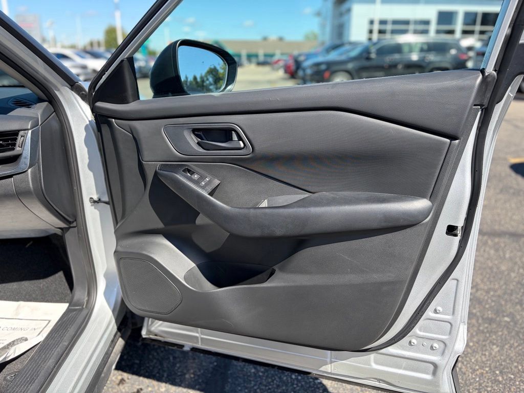 Used 2024 Nissan Rogue S AWD/4WD image 13